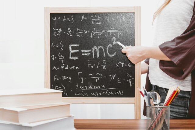 Photo modern education experts data