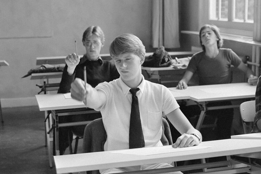 Photo encouraging tough questions classroom