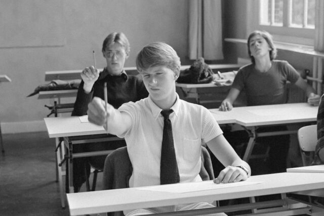 Photo encouraging tough questions classroom